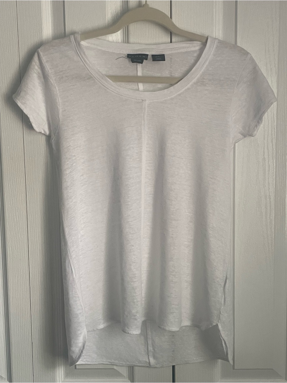 Tahari White Short Sleeve Scoop Neck Tee